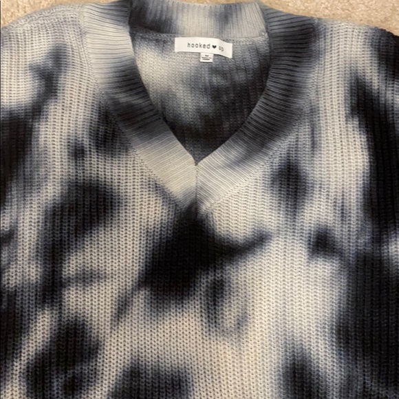 NWOT V-neck navy tie dye sweater size M - Picture 4 of 11